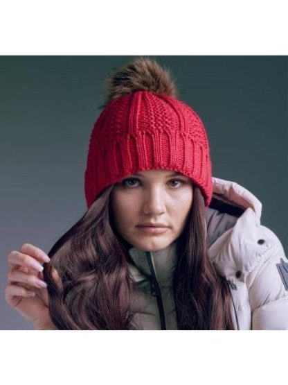 GORRO CON PELUCA ROJO HOLLY LAND